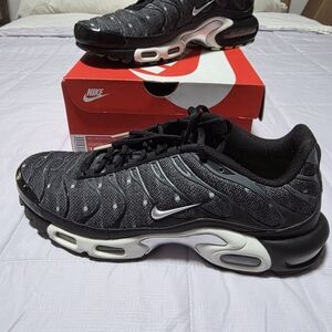 Nike Air Max Plus Se. Mens 10.5. Black/Chrome-Summit White